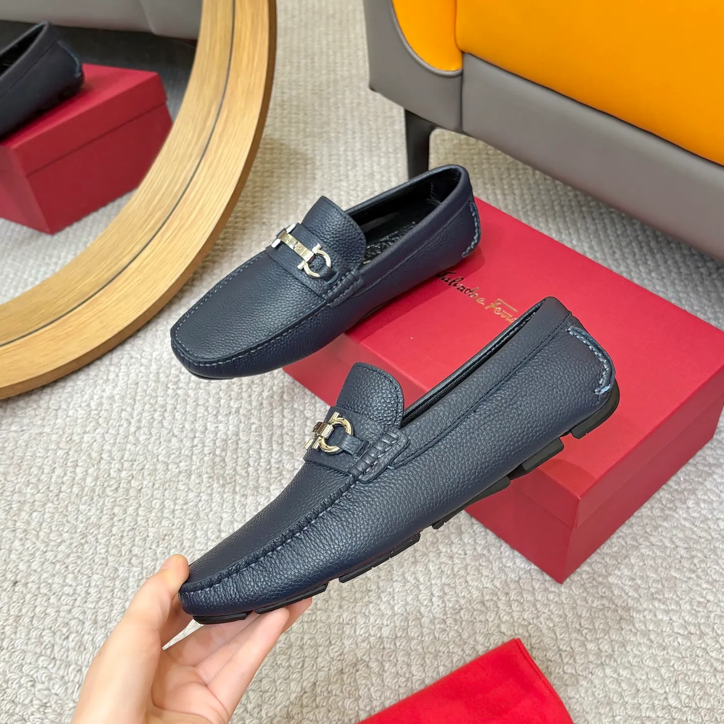 Men's men's shoes 💰420 (Yangli) Ferragamo 〰Ferragamo 2⃣️0⃣️2⃣️5️⃣ New series 👊🏻 Upper 🇮🇹 Italian imported calfskin, original outsole molding. Water-dyed sheepskin lining. The identity of every successful man is set off, and the upper and lower shoes are elegant and stable🚶🏻🚶🏻The high-end custom counter original replica is an eternal classic🔍️Number of codes: 38-46 with counter packaging